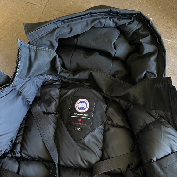 Canada Goose XS trillium down parka - Picture 3 of 5